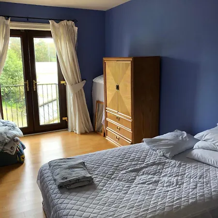 Erin's Town House * Malin